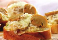 Хрустящие бутерброды с грибами в сметанном соусе